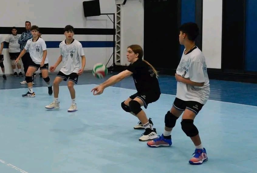Es de Funes, competirá en el Campeonato Argentino de Vóley y su familia organizó una rifa para recaudar fondos